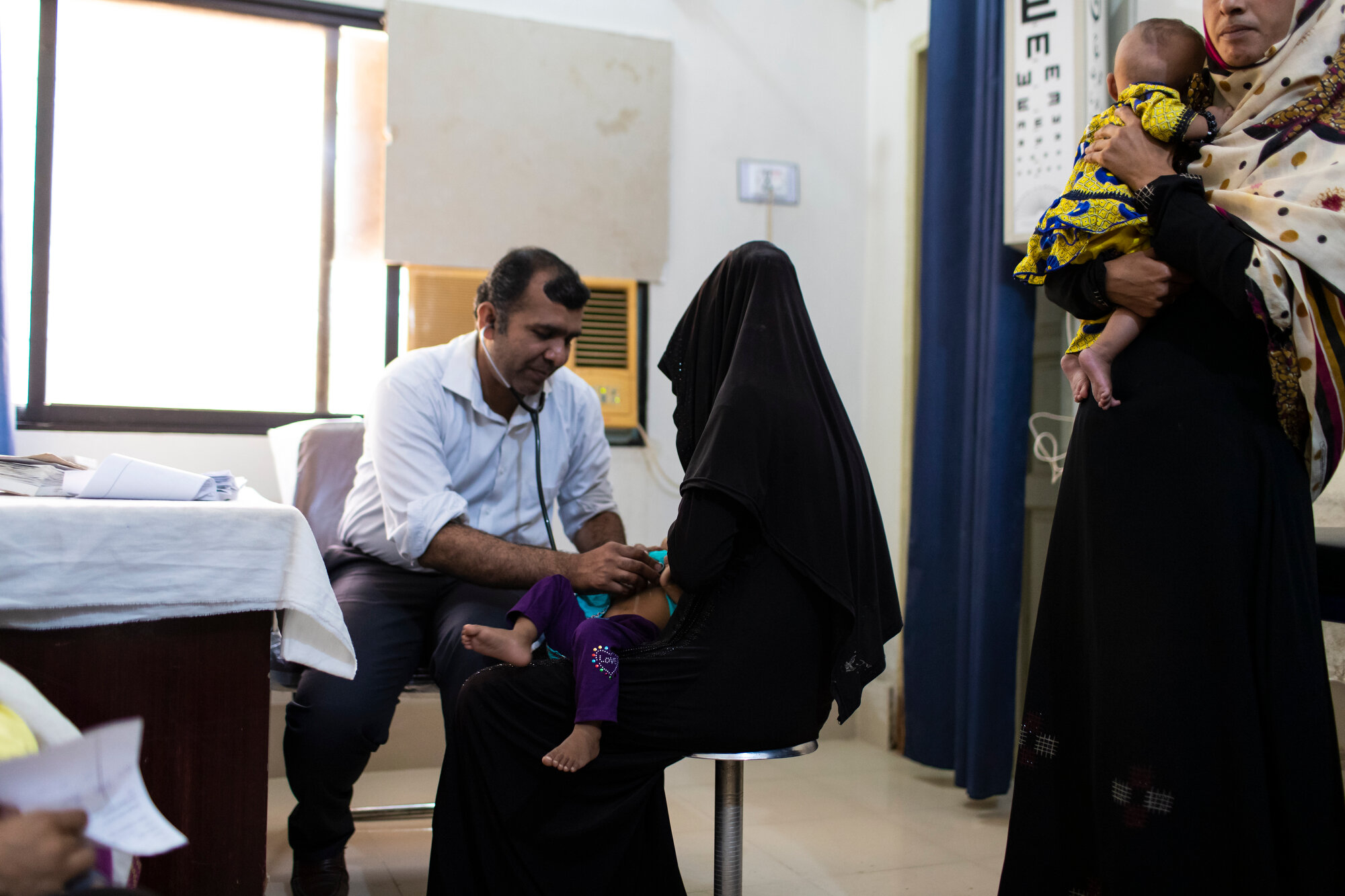  Dr. Zulfiqar Ali, a pediatrician attends to a mother and her child at Government Taluka Hospital. Dr. Ali sees roughly 400 patients per day and shared that the hospital is severely understaffed. Oct 24, 2019  