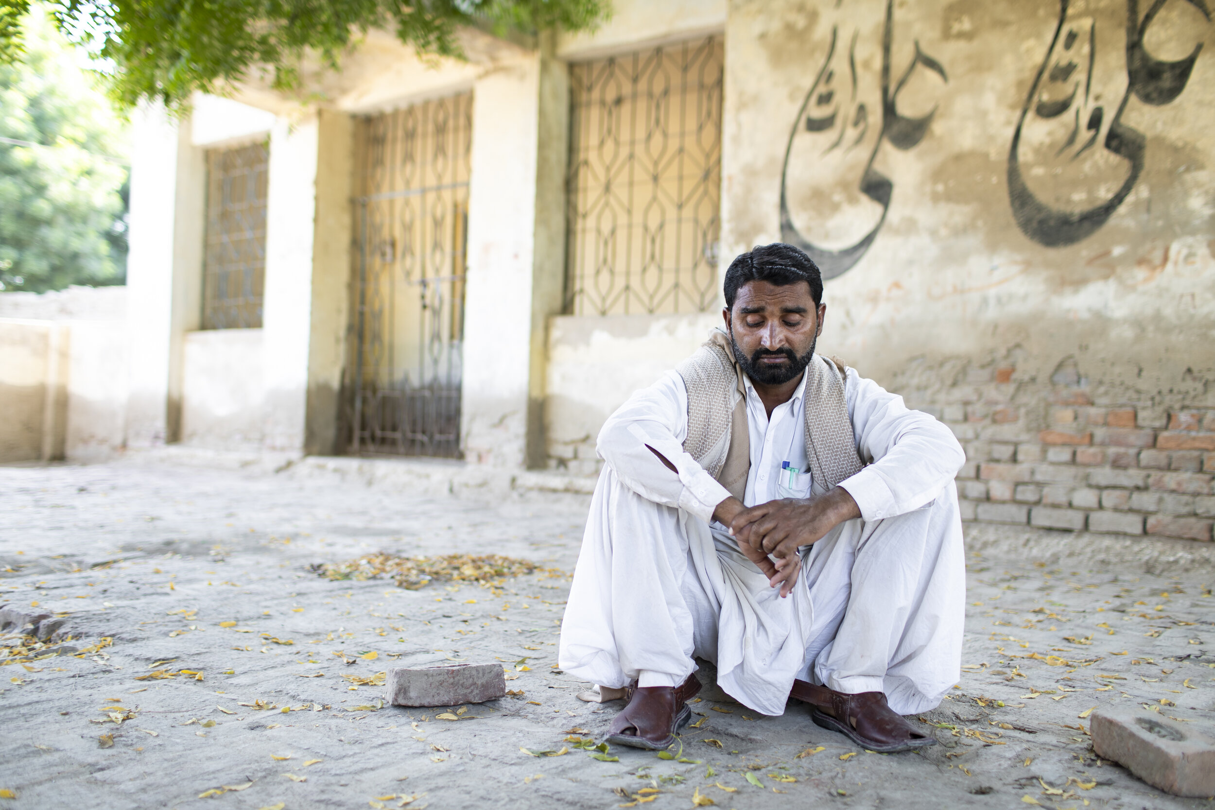  Ratodero, Pakistan - Oct 24, 2019   Imtiaz Jalbani was a father of six. Now he has four. His son Ali Zain, 6, and his daughter Kaneez Batool, 3, are both HIV positive. His daughters Sameena Khatoon, 3, and Rida Batool, 14 months, both succumbed to t