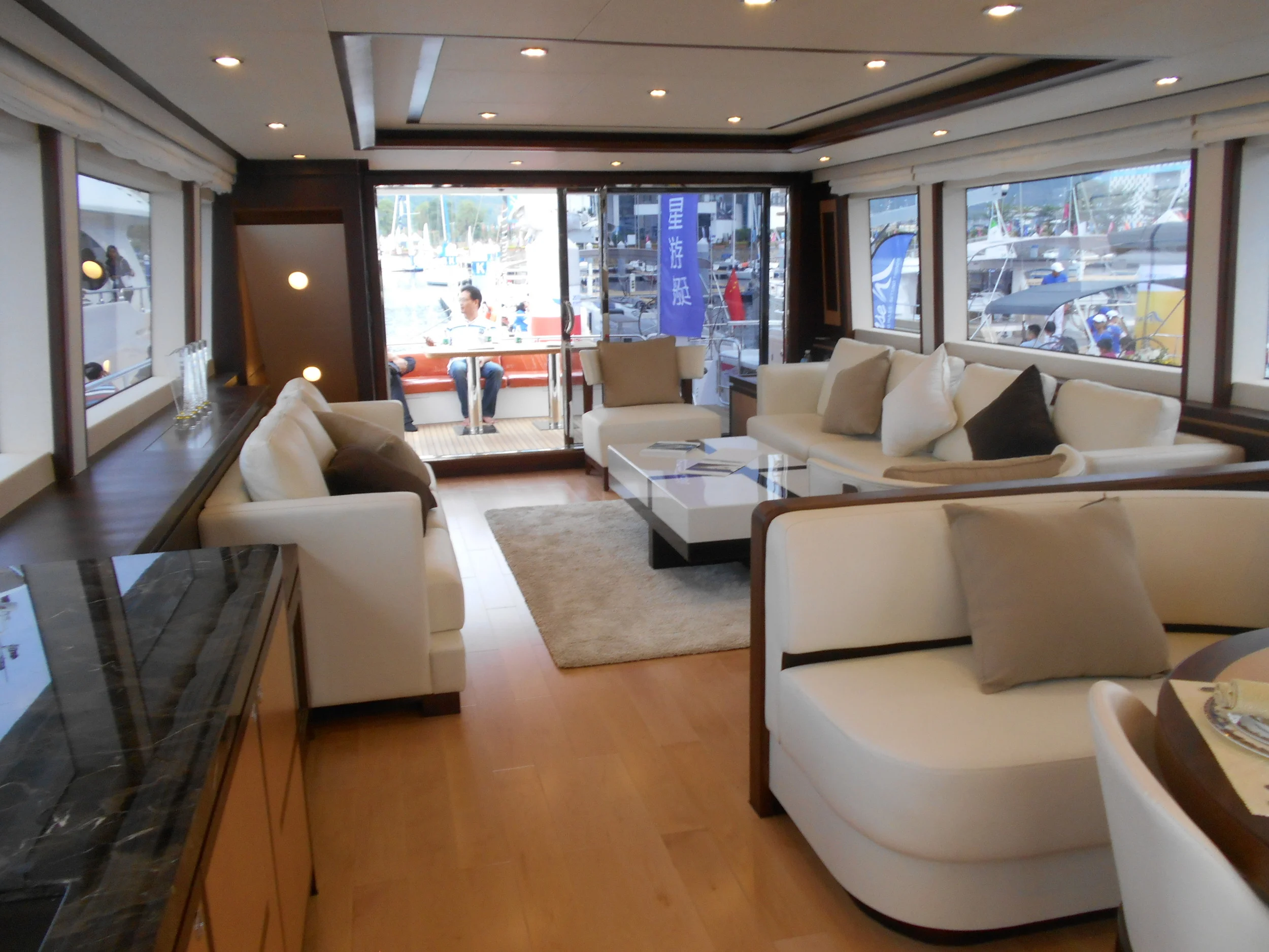 Hey Sea Yachts 72 Main Salon 2015