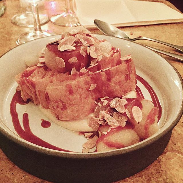 MILLE FEUILLES &Agrave; LA POIRE, CR&Egrave;ME DIPLOMATE AU CARAMEL. #huuuummmm #tropbon @mykadoo #dream