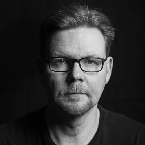 Esko Varesvuo, rahastonhoitaja, digipimiö 050 413 6477 esko.varesvuo@fotolato.fi
