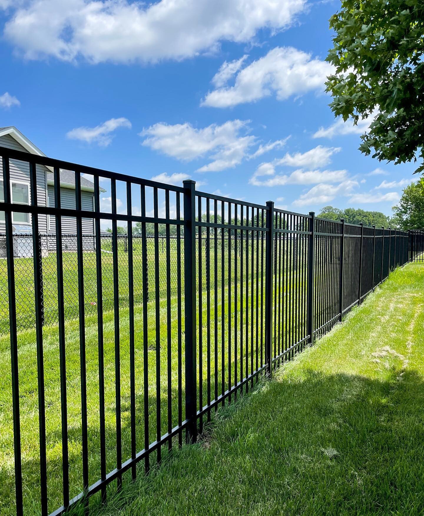 A total backyard transformation! We installed both a fence and a new maintenance-free composite deck to finish this one off!

✔️ TimberTech Edge Collection decking in Sea Salt Gray
✔️AFCO Aluminum Rail in Black
✔️ 5&rsquo; Aluminum Fence
.
.
.
#deck 