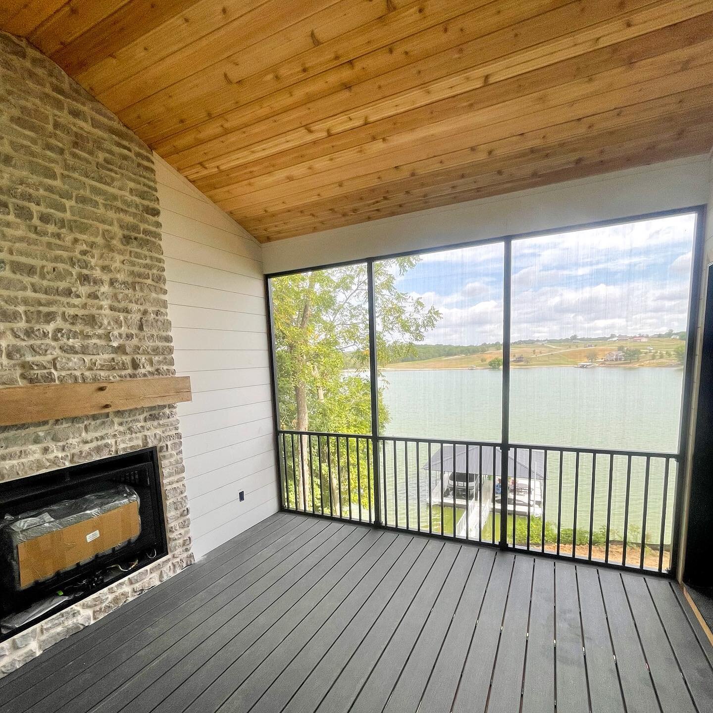 We traveled to beautiful Lake Sundown in Moravia, Iowa last month for this screened porch project and the views did not disappoint!

✔️Trex decking
✔️ Shiplap Walls
✔️ Tongue and Groove cedar ceiling
✔️ Westbury Screen rail
✔️ Cedar Posts wrapped at 