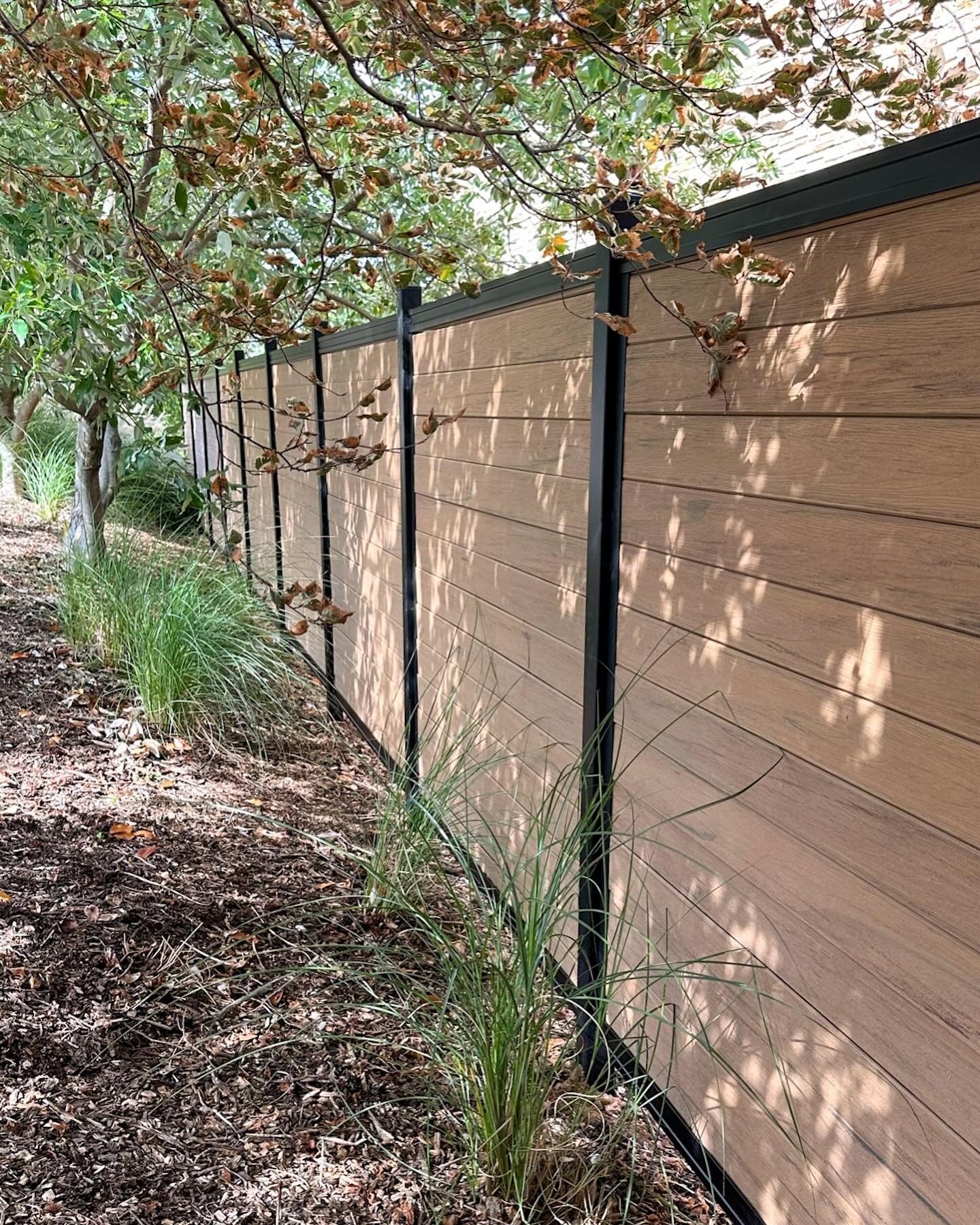 A fence but make it ✨fancy✨&mdash; and maintenance-free! 

If you&rsquo;re looking for a unique, more customizable fence check out of these two composite fences we recently completed. These two fences were constructed slightly differently but both fe