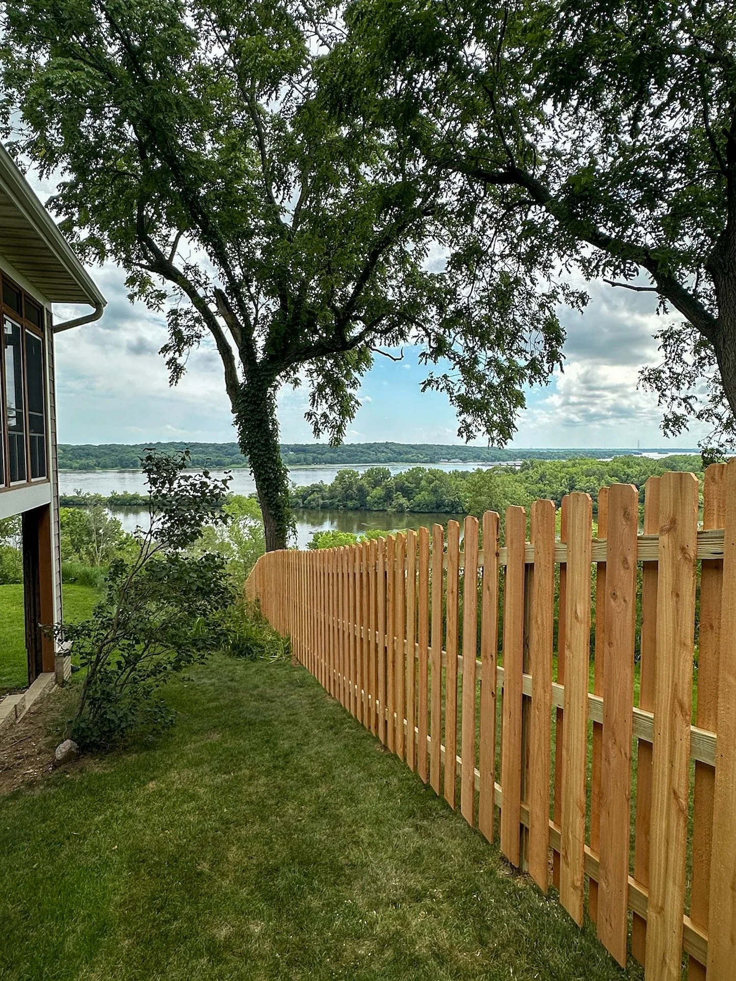 We always say good fences make good neighbors &mdash; and this cedar board-on-board with dog-eared pickets, overlooking the Mighty Mississippi, is no exception!
.
.
.
#fence #fencecontractor #cedarfence #boardonboard #privacyfence #backyard #mississi