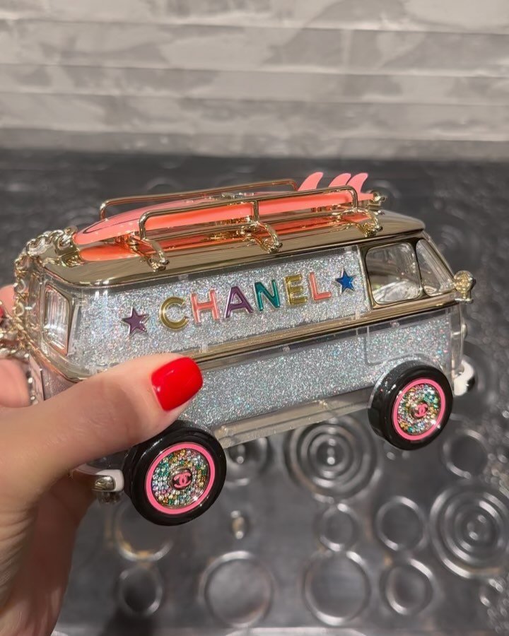 Chanel act 2 vic prelaunch appointment yesterday, with a little bit of their latest high jewelry collection thrown in for good measure ✨ 
Act 1 LA collection camper van handbag on wheels, ideal for the kids to play with while you shop! 😂
@chaneloffi
