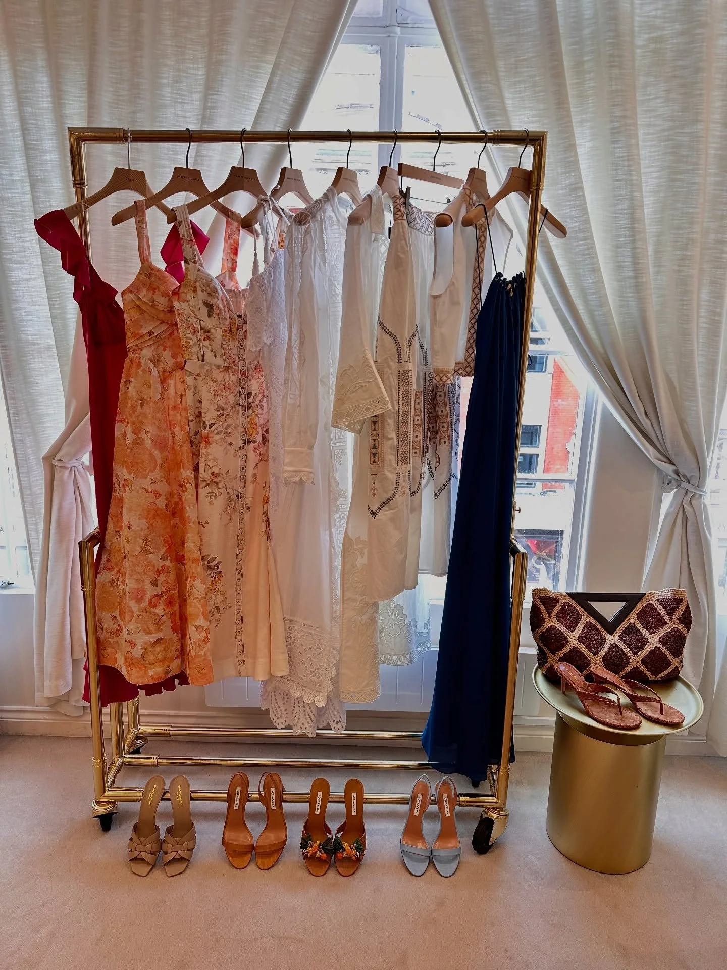 A week of styling and summer socials ✨ 

- St Tropez outfit edits
- Smth cool coming up v soon @veronicabeard 
- Black tie fittings @galvanlondon, I adore their polished/sleek minimalist vibe
- 🪟 
- Client prep at 40 Duke, private members space at S