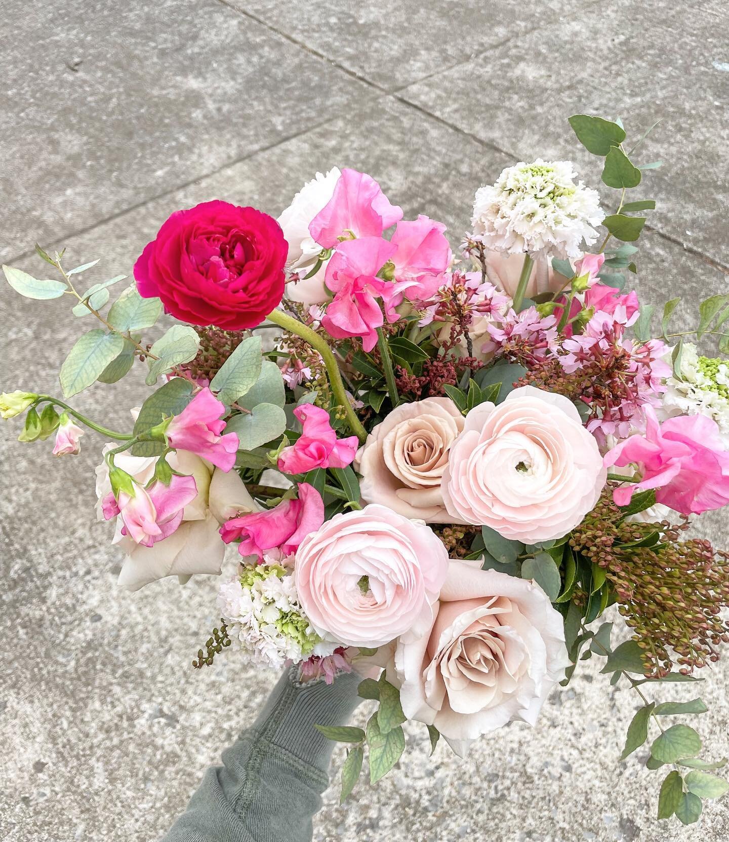 Hi friends! Flowers are a perishable product, and while they are absolutely beautiful, they are very delicate at the same time. Here are a few tips to keep your flower arrangements looking fresh for as long as possible: 

1. Check water level in the 