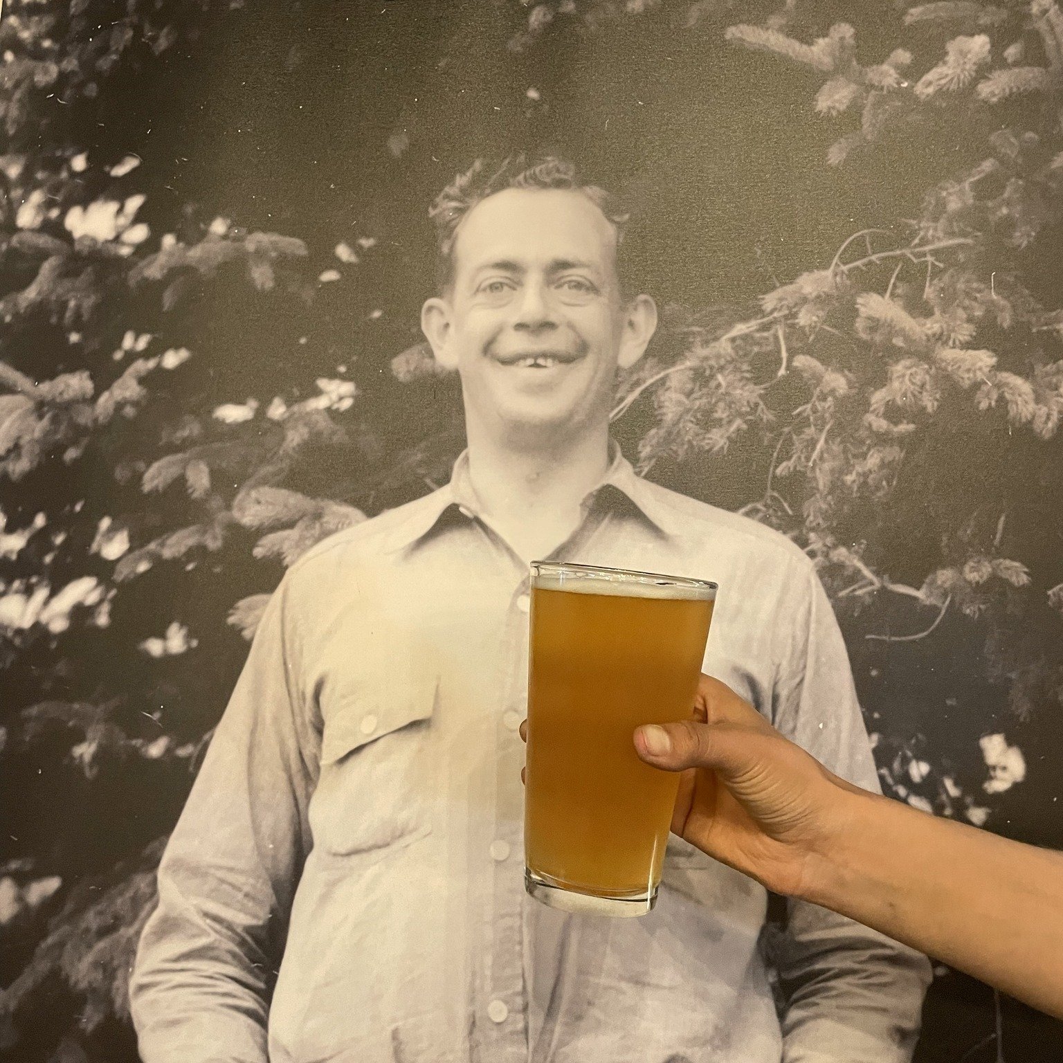 ✨Pint Night reminders!✨ Great Falls, we hope you'll join us TONIGHT, Monday Dec. 8th from 5-8pm at @mightymobrewco to raise a glass to the Bob.

Up in the Flathead, we're calling BINGO! tomorrow, Tuesday Dec. 9th at @sacredwatersbrewing from 6-8pm. 
