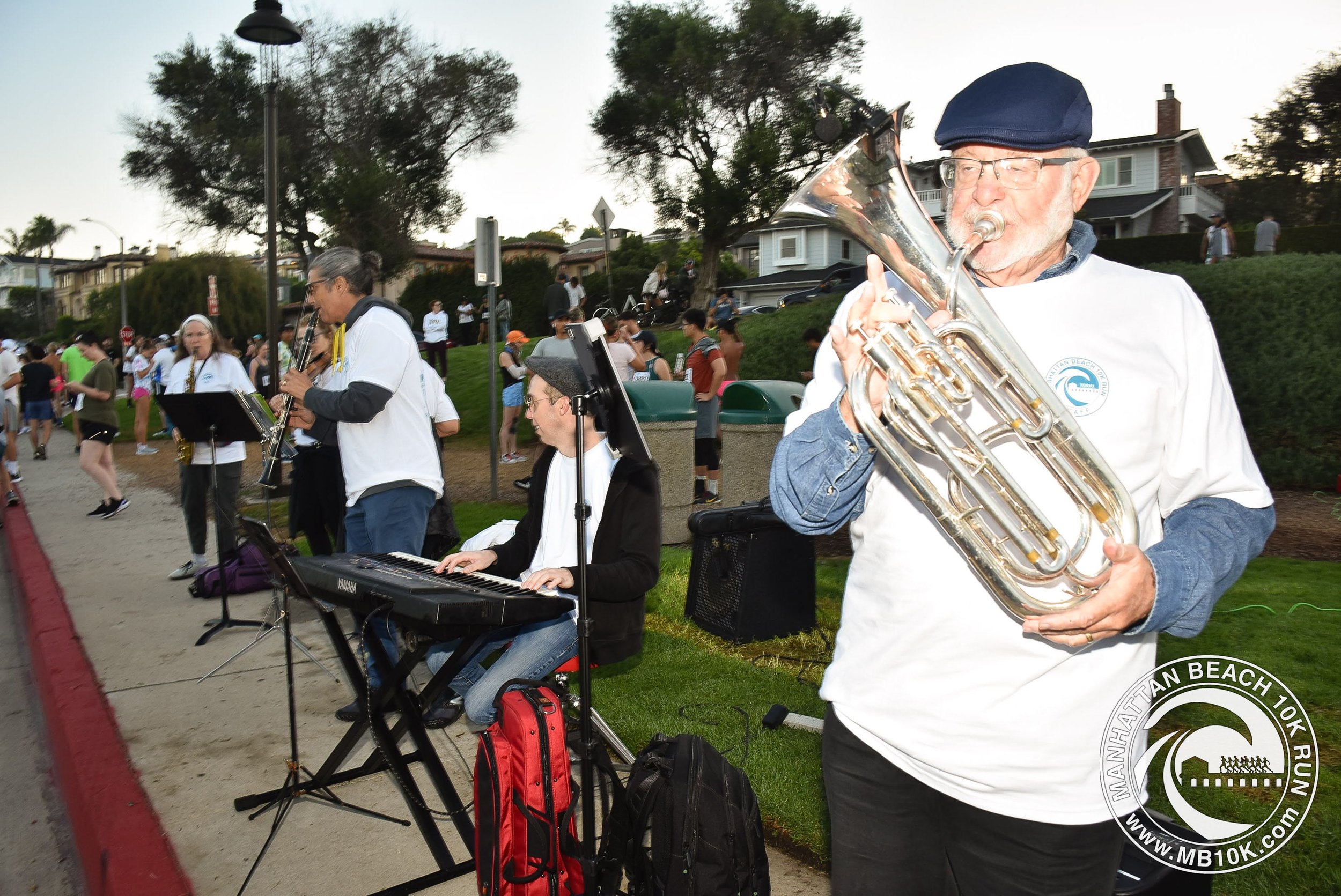 Klezmer Juice performing near the start of the 2023 MB10k
