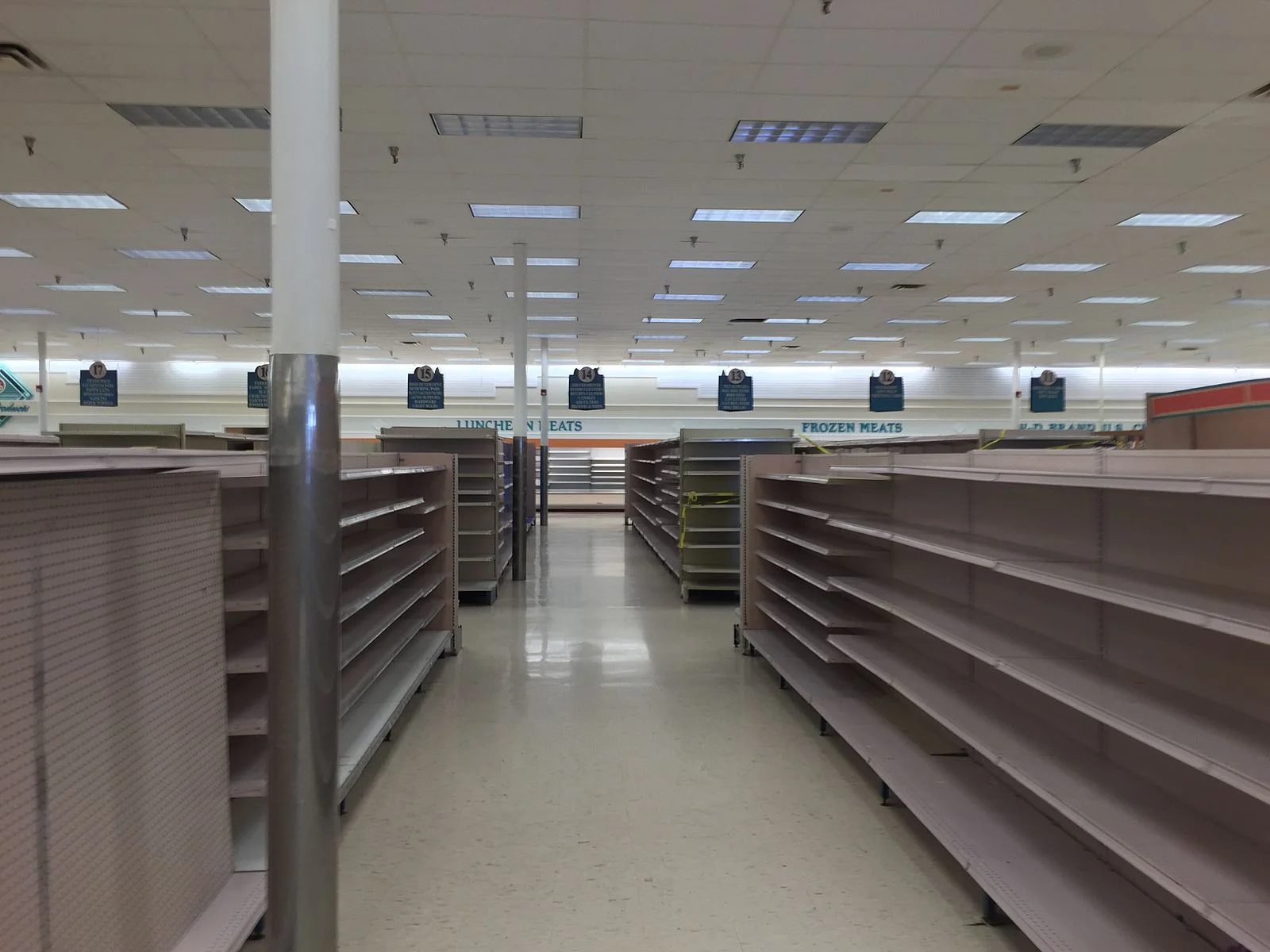  A closing Winn Dixie by WalgreensOsorio