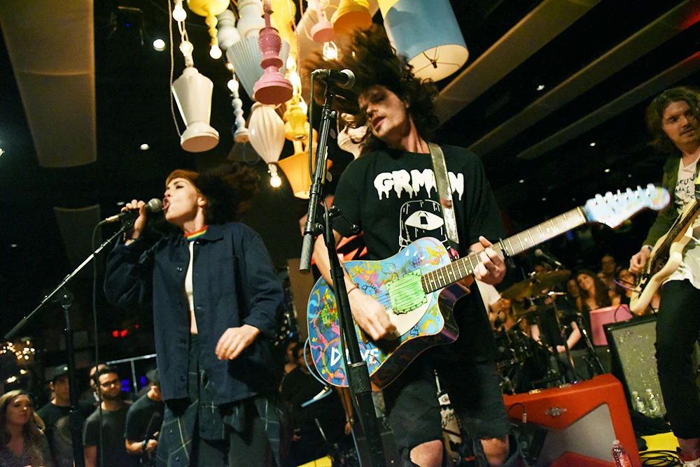 grouplove23.jpg