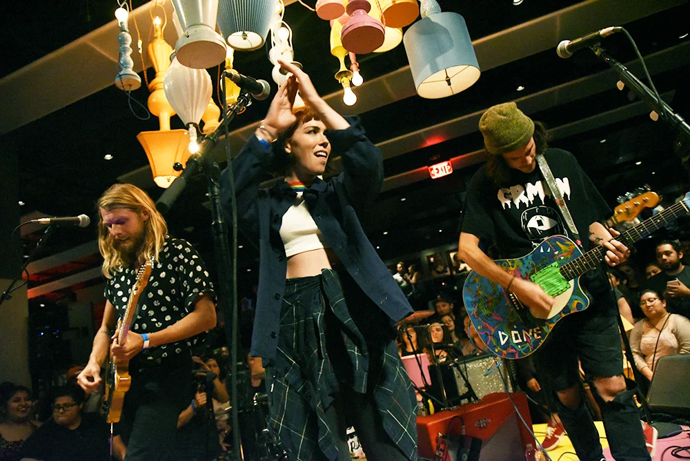 grouplove16.jpg
