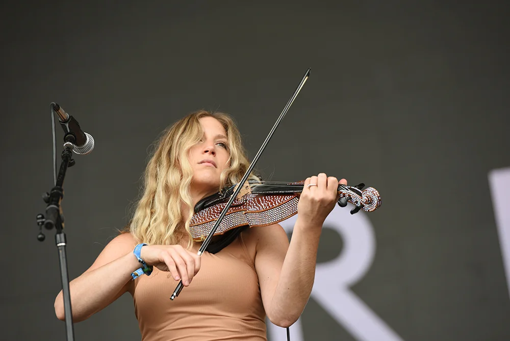 RaRaRiot9.jpg
