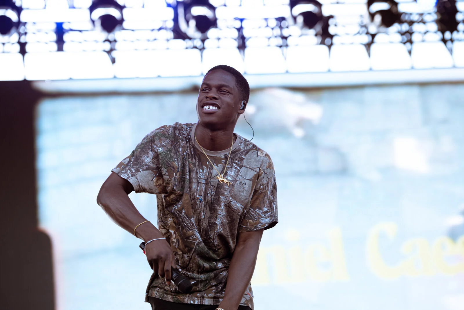 DanielCaesar_SmokingGrooves_03.jpg