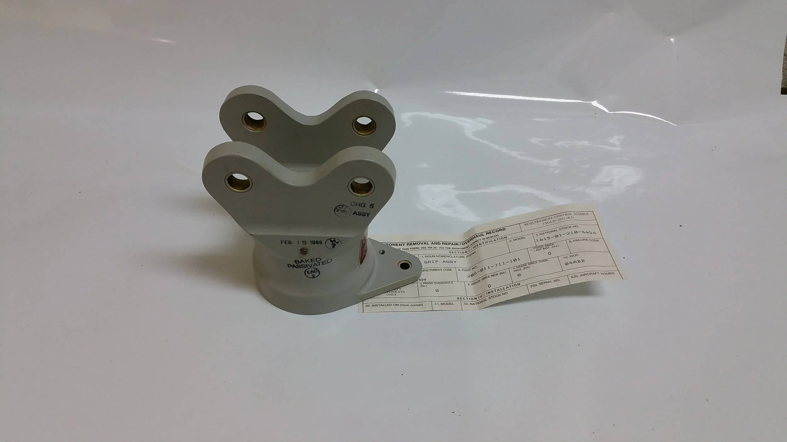 205-011-711-101, T/R Grip