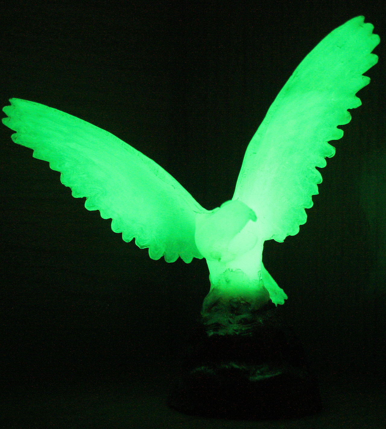 Glow in the dark bird figurine. Image credit: wikimedia user Lưu Ly, public domain.