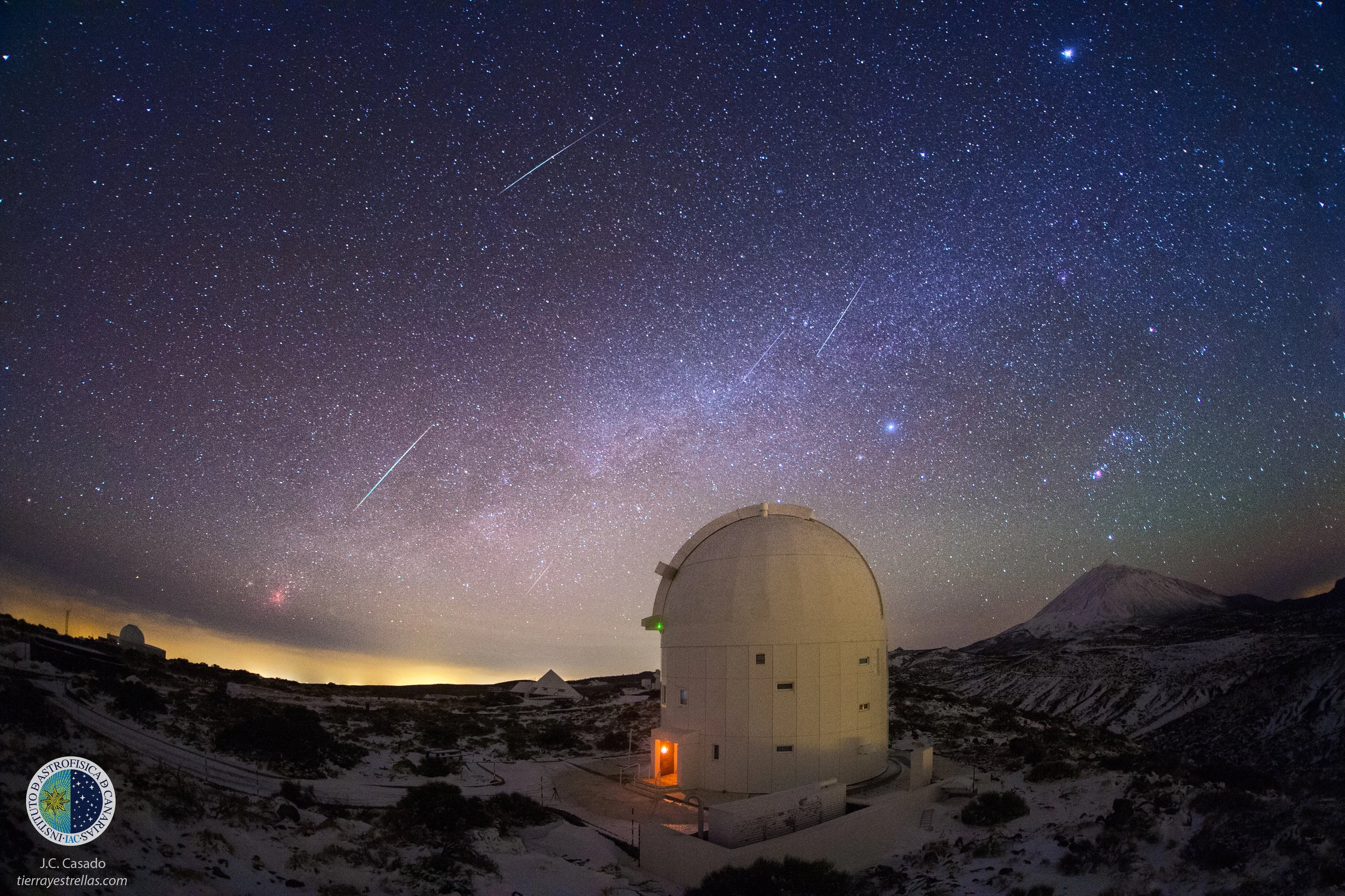 Several Geminid meteors seen from the Observatorio del Teide (IAC), Tenerife, Spain, in the morning of 14 June 2013, at about 05:30 GMT. The telescope in the foreground is ESA’s Optical Ground Station. Above is the Orion constellation; the brightest spot at the top of the image is Jupiter. Image credit: StarryEarth via Flickr is CC licensed CC BY-NC 2.0