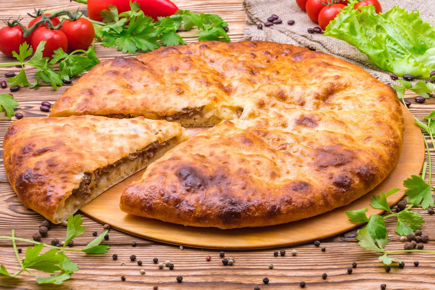 картофельный пирог на сковороде рецепт с фото. картофельный пирог на сковороде. чуду даргинское пирог. даргинское чуду. пирог с мясом и картофелем.