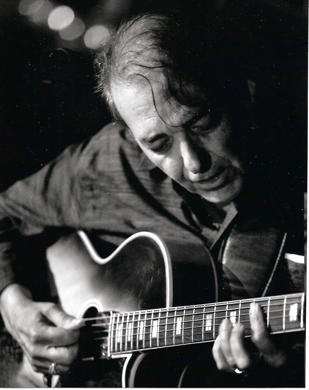 Michael_Anthony_B&W_Spazios_Closeup.gif