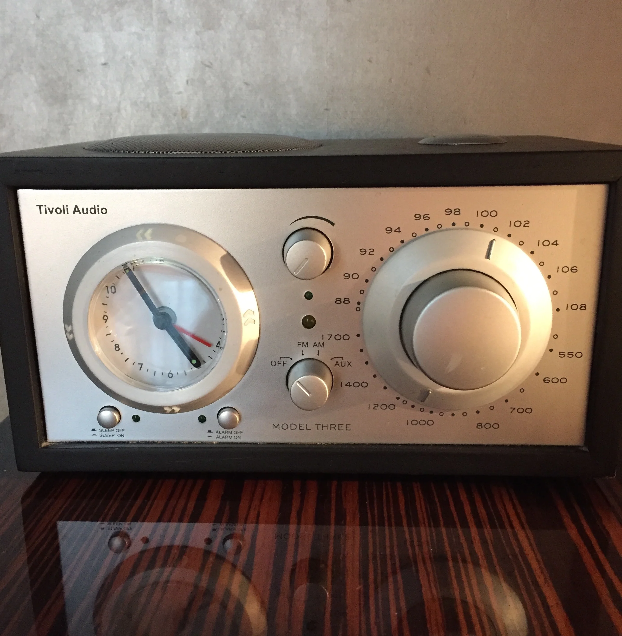Walker-Hotel-radio.jpg