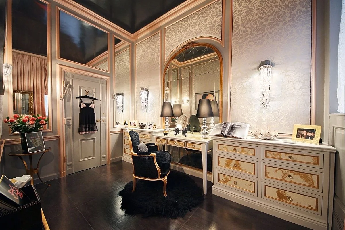 Claudia Giselle’s sultry bathroom.