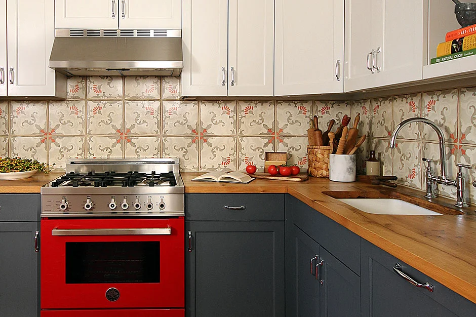 A family of five needed their Brooklyn apartment kitchen to accommodate their entertaining and dining needs. Designer Claudia Giselle of New York City-based Claudia Giselle Design worked to open up their space and bring in a style that better reflected the homeowners.