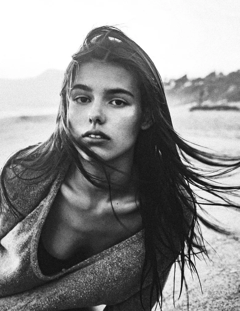 DMM_archive_05_wet-hair_BW_sand-shoulder.jpg