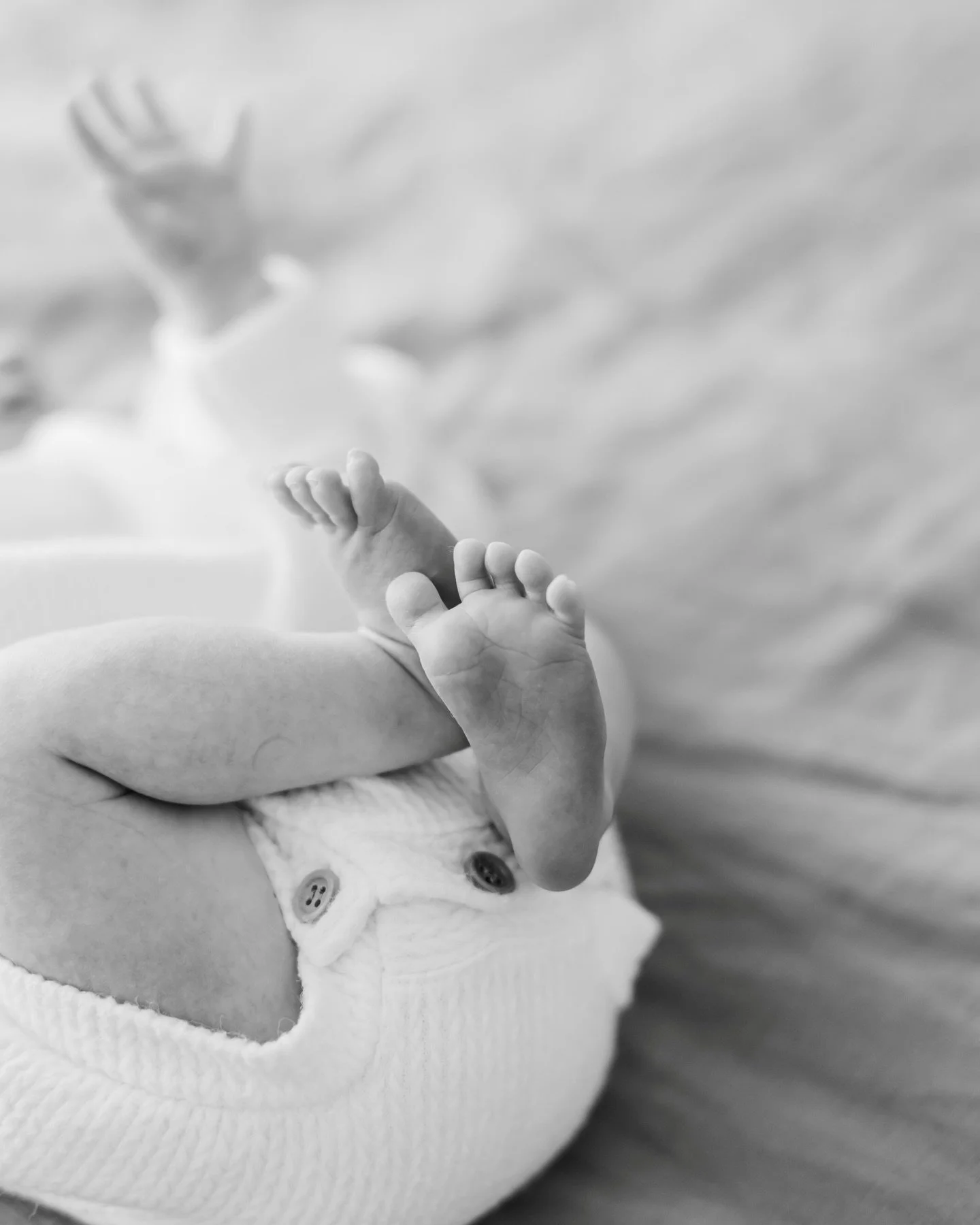 There&rsquo;s nothing quite as special as being invited back to photograph a family over and over - from their engagement session, wedding, then 3 beautiful babies 🥰 Seeing wedding photos printed on the wall is also chef&rsquo;s kiss!

&ldquo;We got