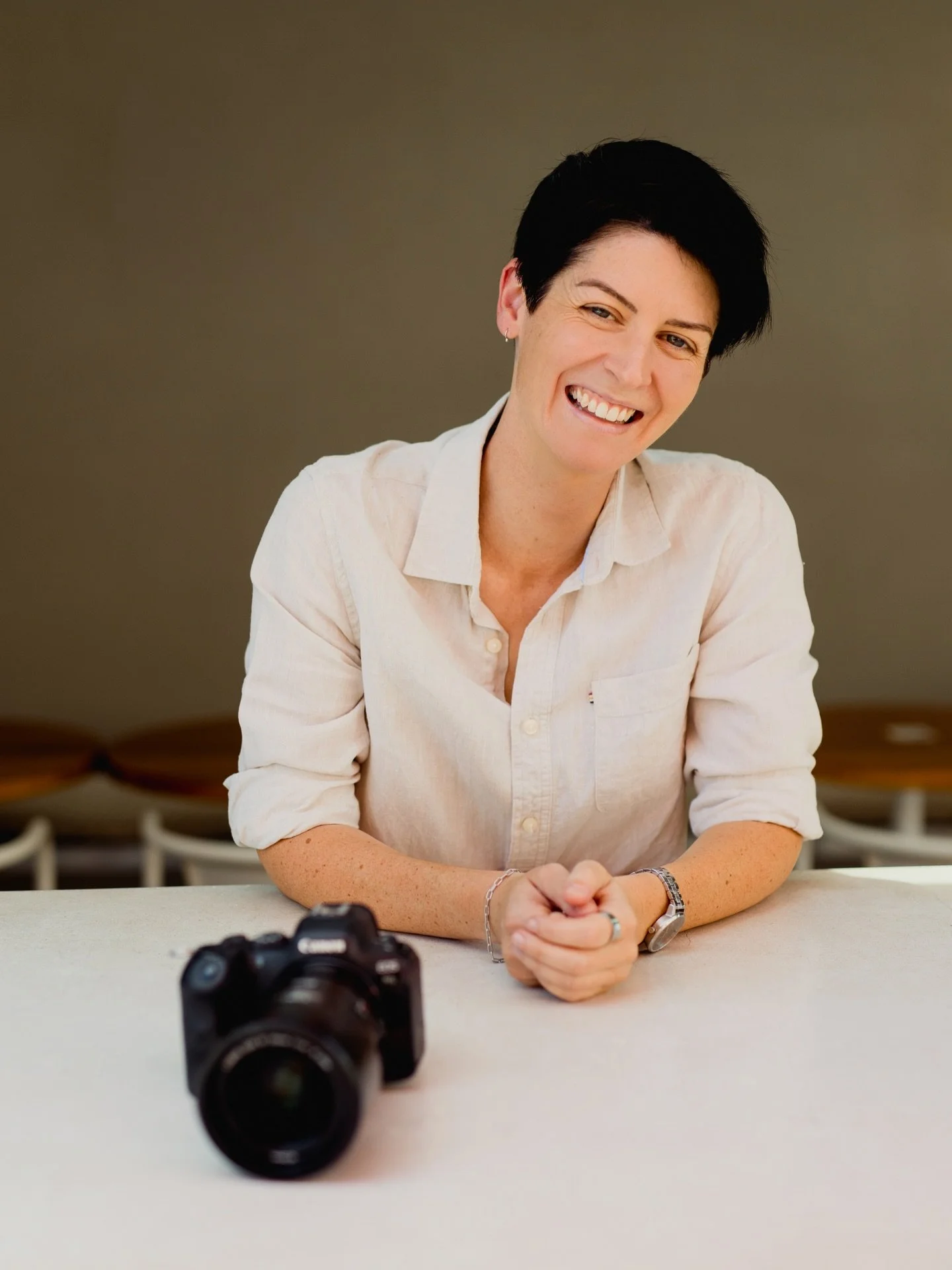 I look like I could do your taxes. But I promise I&rsquo;m just a wedding photographer 🤣🤔

Big thanks to my mate @littleblackbowphotography for putting up with me on the other side of the camera x