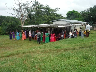 Standing room only performance for the local community in Cerro Ceniza!