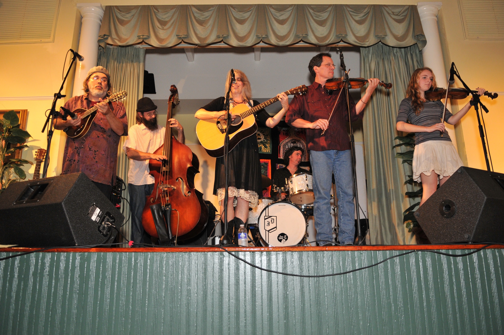 Celtic Night w/ Derek Garfield & The Young Wolfe Tones / The Hungry Monks