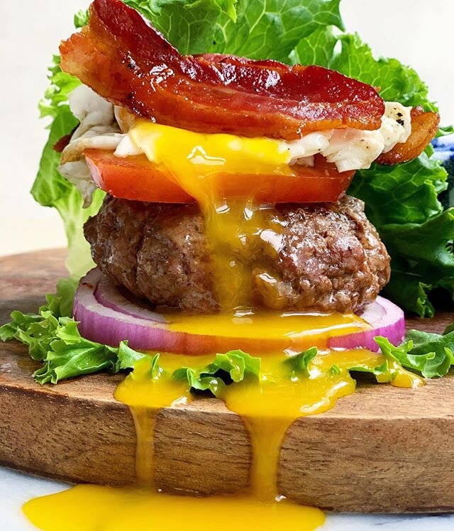 Did someone say it&rsquo;s International Hamburger Day? 🧐 Well then, I see your buns and raise you...a Whole30 burger, pure protein style, complete with runny egg and and paleo bacon! 😂🍔 What is your favorite burger?