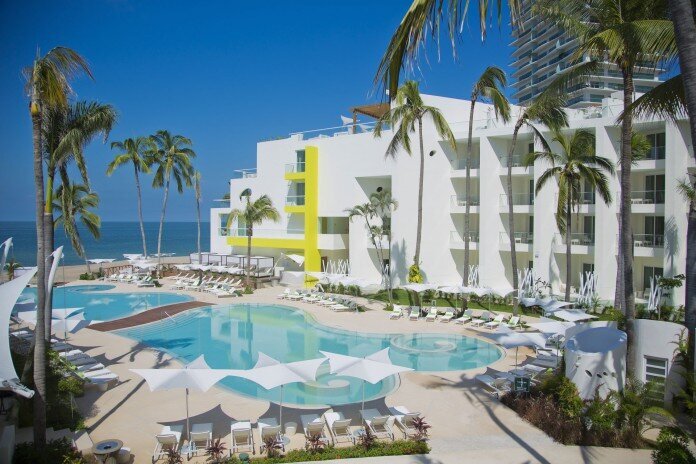 modal_Hilton_PVR_Pool+21.jpg