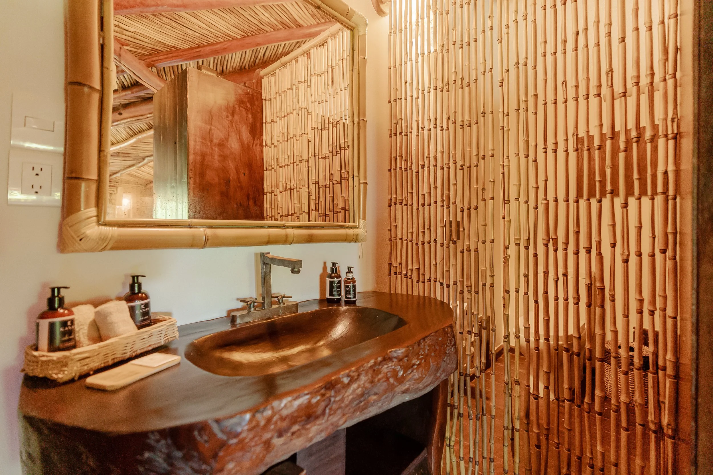 Tree House Suite 7.jpg