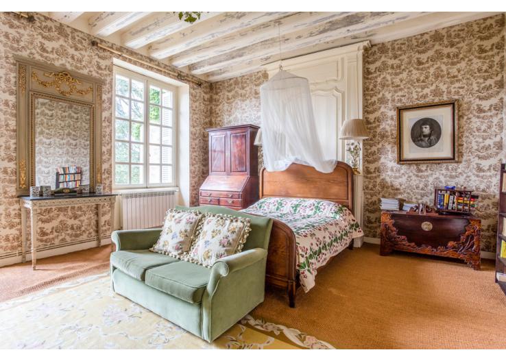 France bedroom 2.jpg