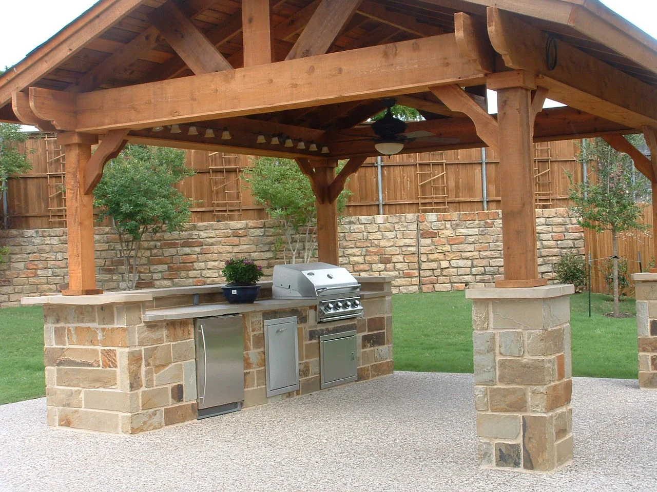 Outdoor kitchen 3.jpg