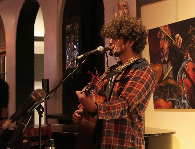 Another from last week in Pennsylvania.
Photos by @unclearmind
.
.
.
.
.
#music #folkmusic #acousticguitar #acoustic #livemusic #harmonica #guitar #singersongwriter #originalartist #originalsong #gig #pennsylvania #pa #harrisburgpa #folk #musician