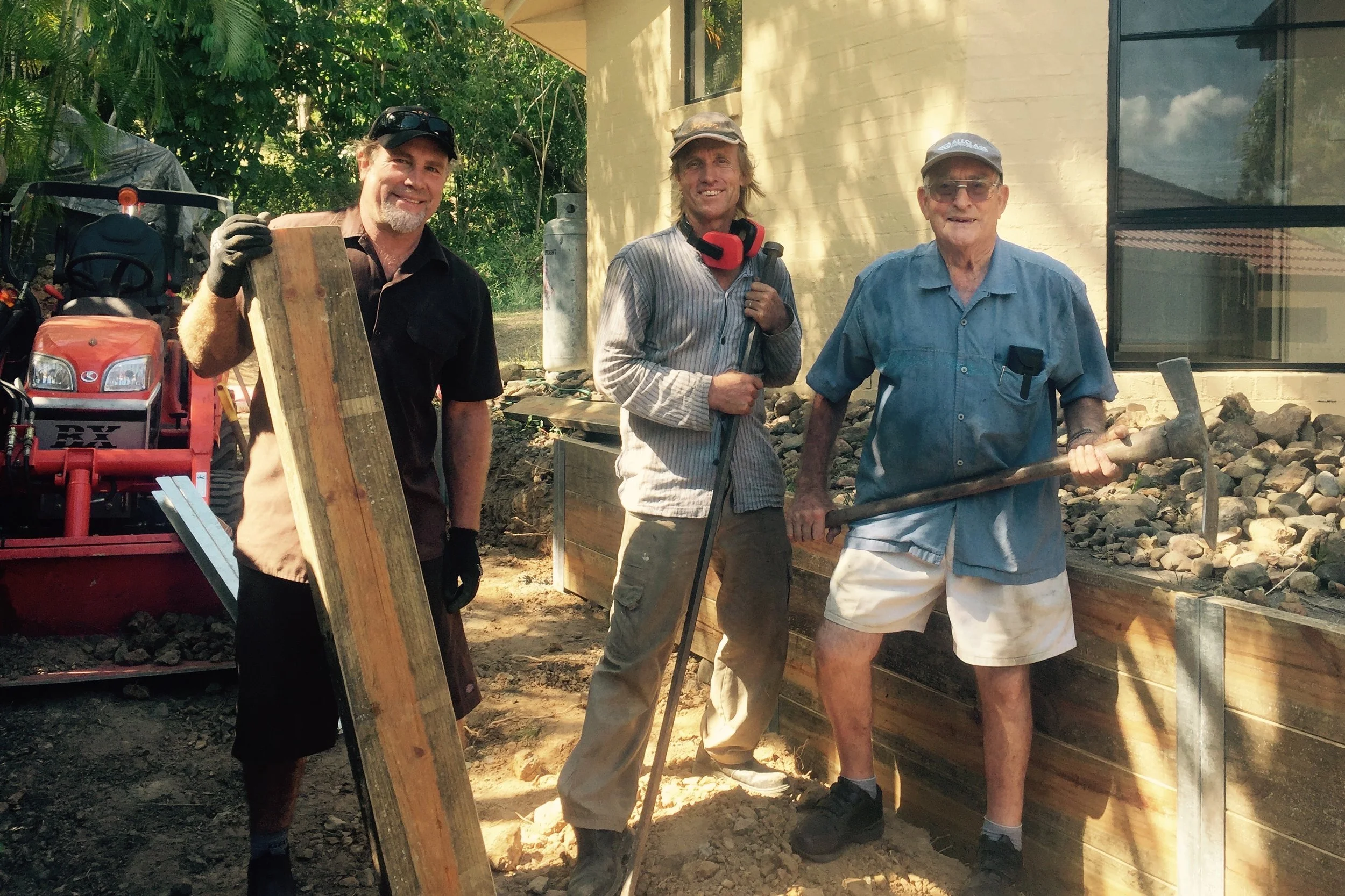 Pictured: Steve with Warwick Grace and father Ced Grace hard at work doing what blokes do well... hard yakka!!