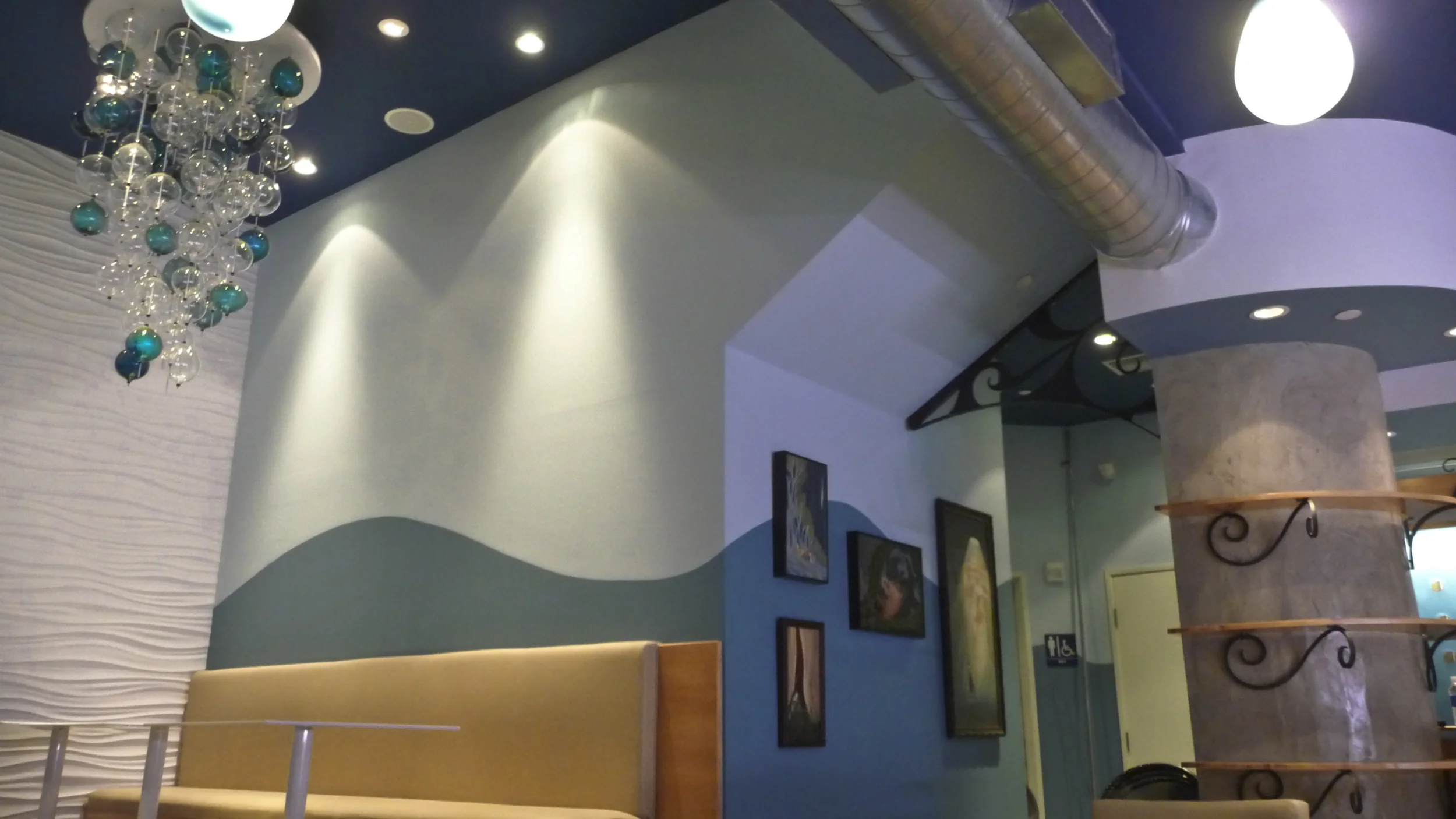 Randall-Baylon-ArchitectsInc.-Alvin-Oei-Blu-LA-Cafe-Dining-Room.jpg