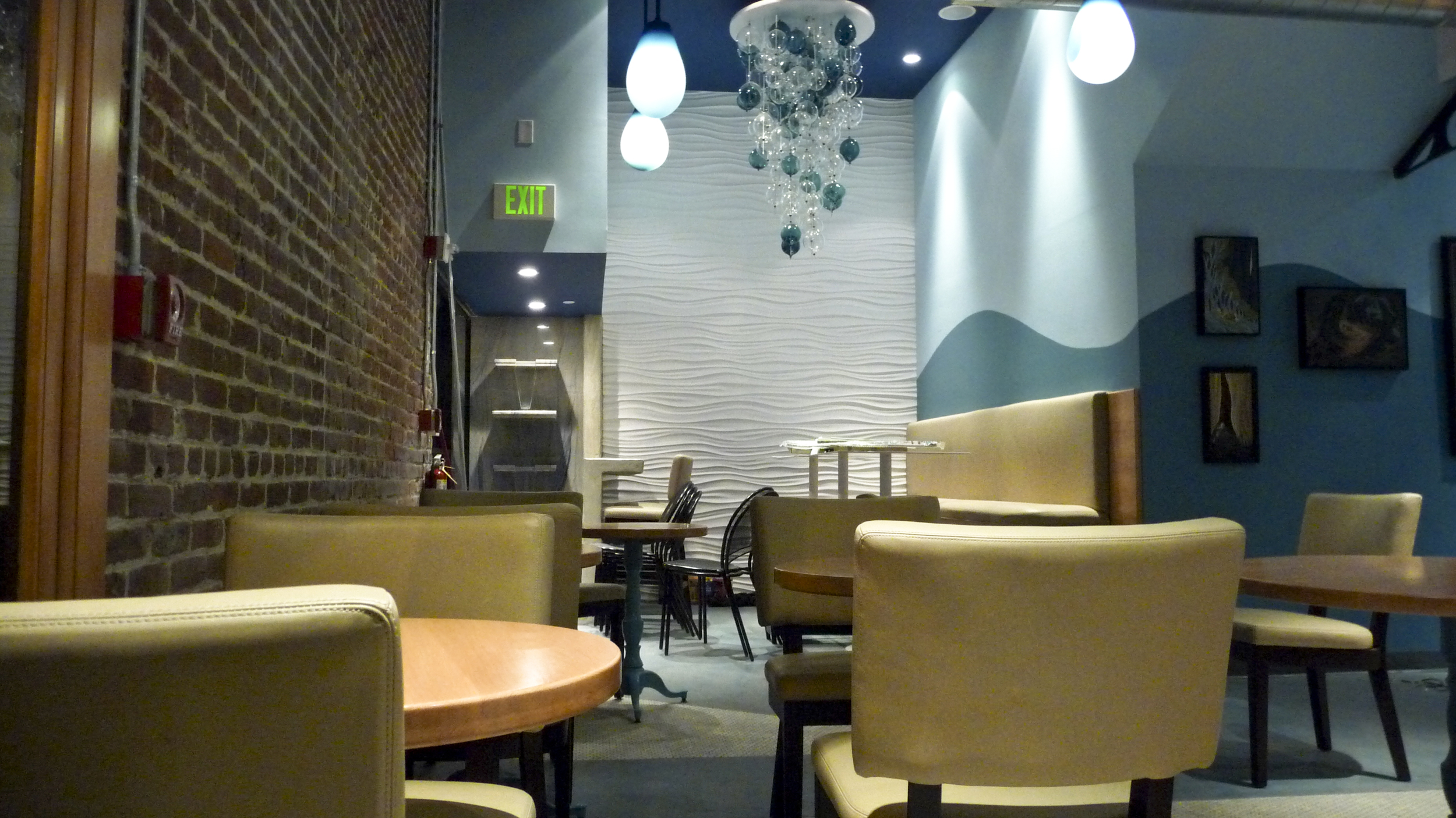 Randall-Baylon-ArchitectsInc.-Alvin-Oei-Blu-LA-Cafe-Main-Dining-Room-4.jpg