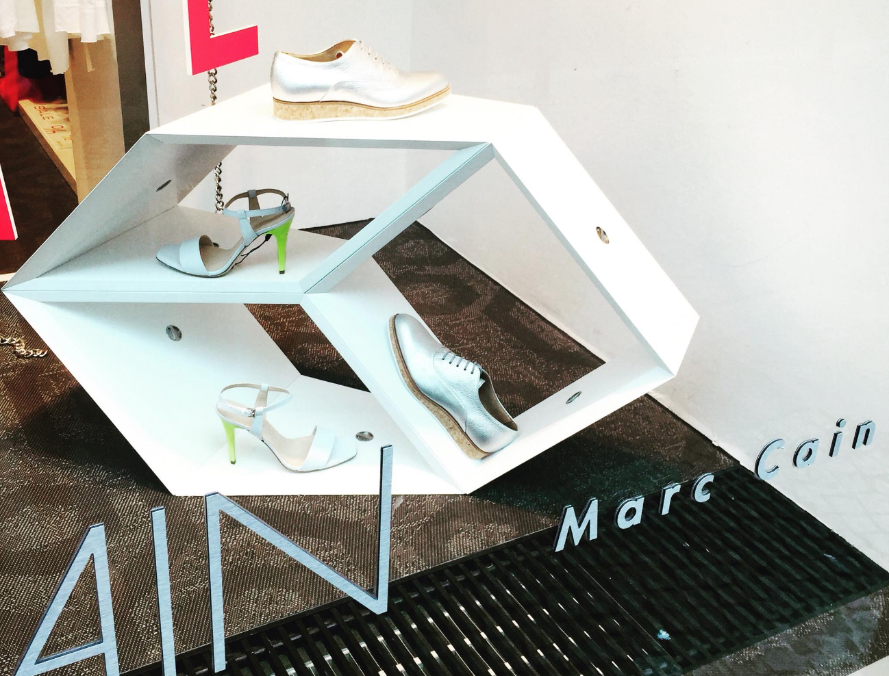WINDOW SHOPPING #hive by studioweissschwarz