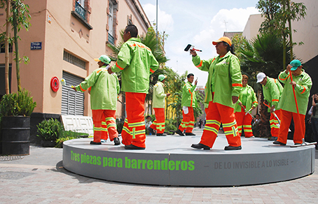 Pia Lanzinger: Tres piezas para barrenderos, 2010
