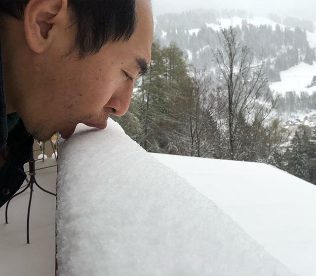 གངས་ཕྲུག་གངས་དང་བྲལ་ནས།། མི་ཚེ་ཁྱེད་ཀ་རྫོགས་སོང་།། ས་ཕྱོགས་གང་དུ་སོང་ཡང་།། གངས་རིའི་རྨི་ལམ་བཏང་གིན།། ནངས་པར་ལངས་པའི་དུས་སུ།། གངས་ཀྱིས་ས་གཞི་ཁེབས་འདུག།
མིག་ལ་གངས་དཀར་མཐོང་དུས།། གངས་ཕྲུག་གངས་ཀྱིས་བཟི་སོང་།།