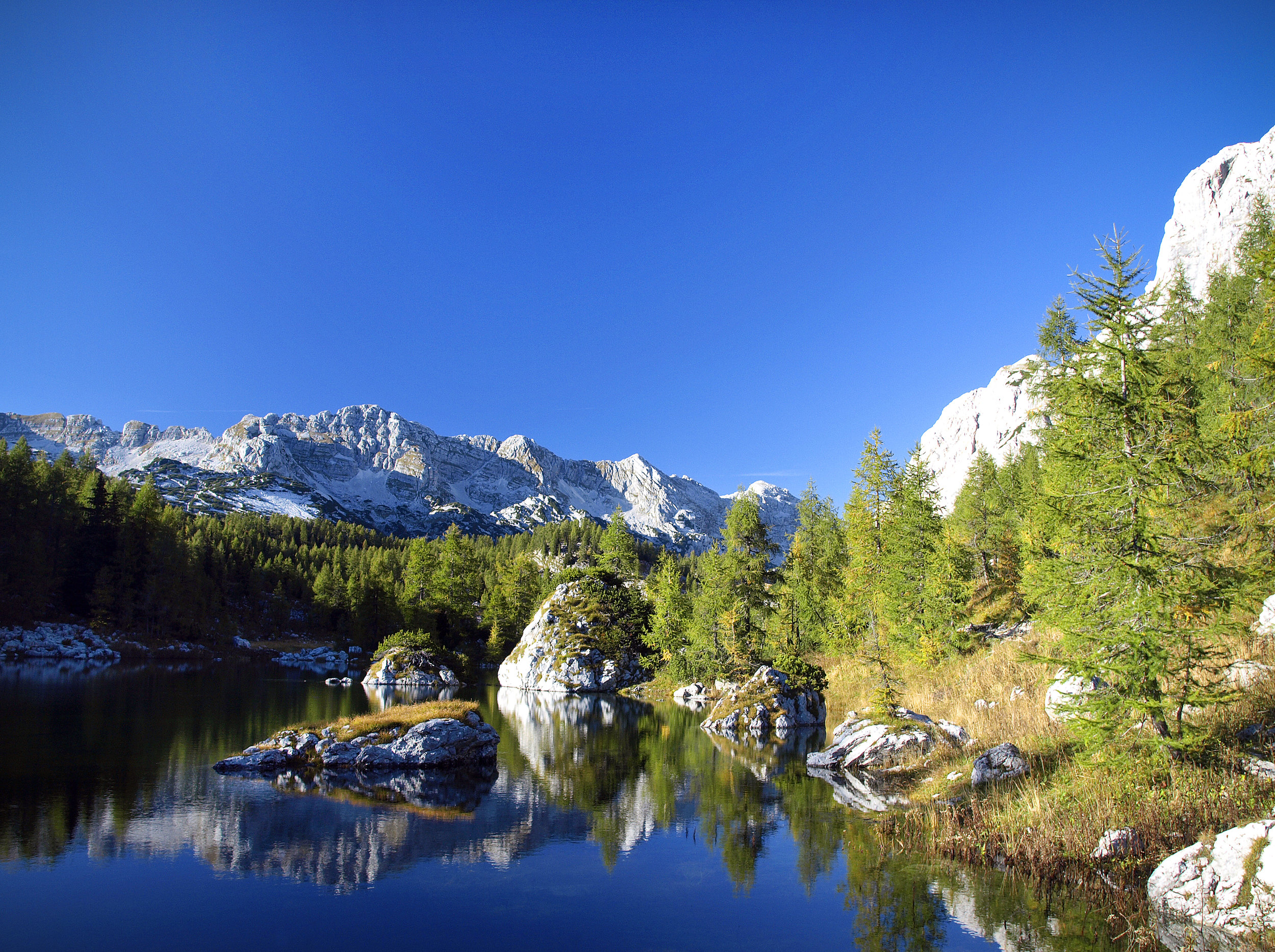 julian_alps_life_triglav_lakes_valley.jpg