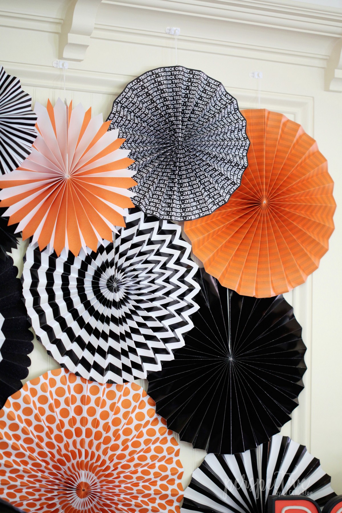 paper fan backdrop (2).jpg