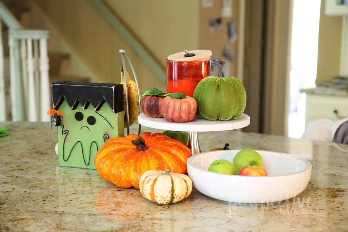 halloween decor (2).jpg