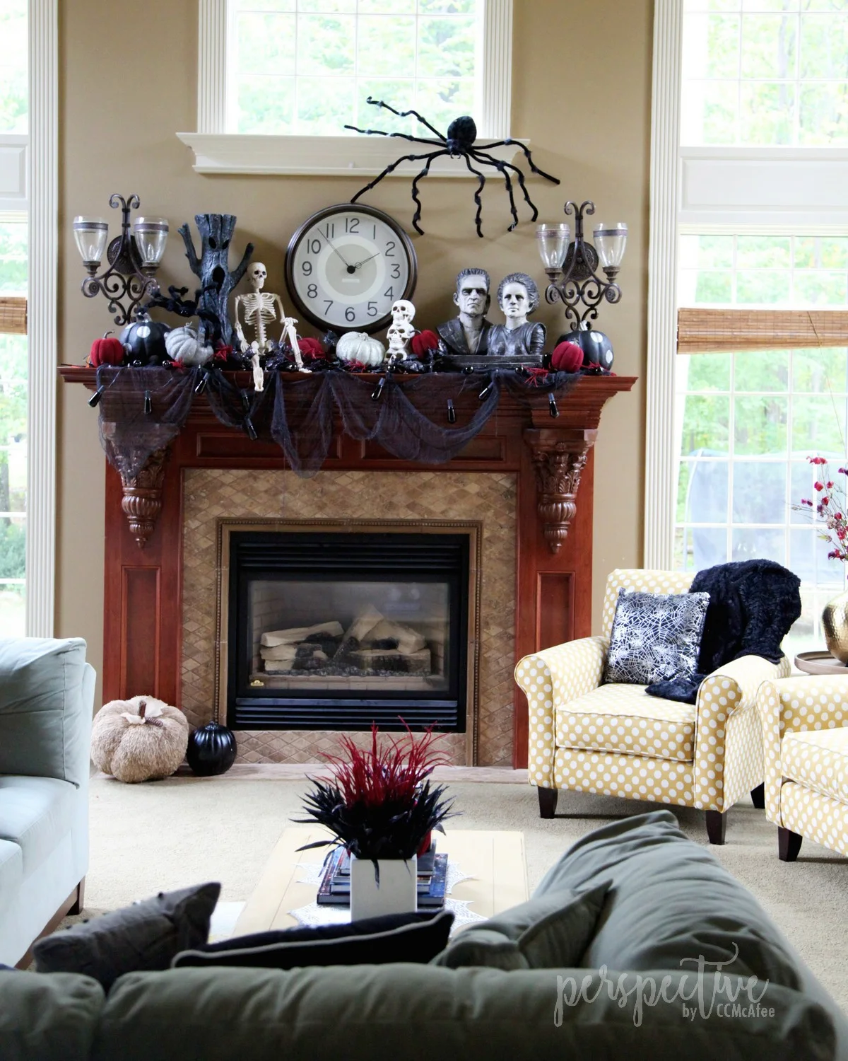halloween mantle (3).jpg