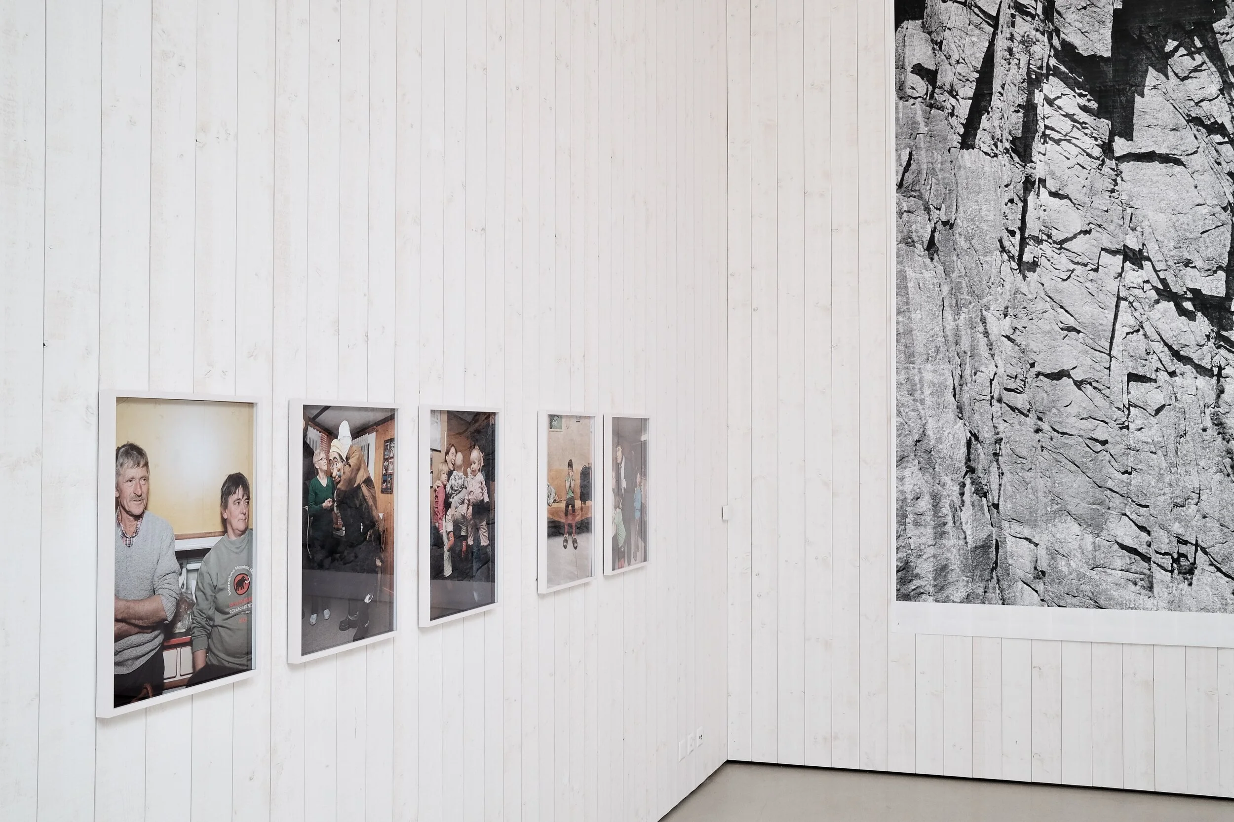   Hausfasnacht Unterschächen  2010 / C-Prints gerahmt    Schöllenen  (aus der Serie  Kaum einer wird sich noch erinnern ) 2019 / Laserdrucke, zuseammangeklebt  