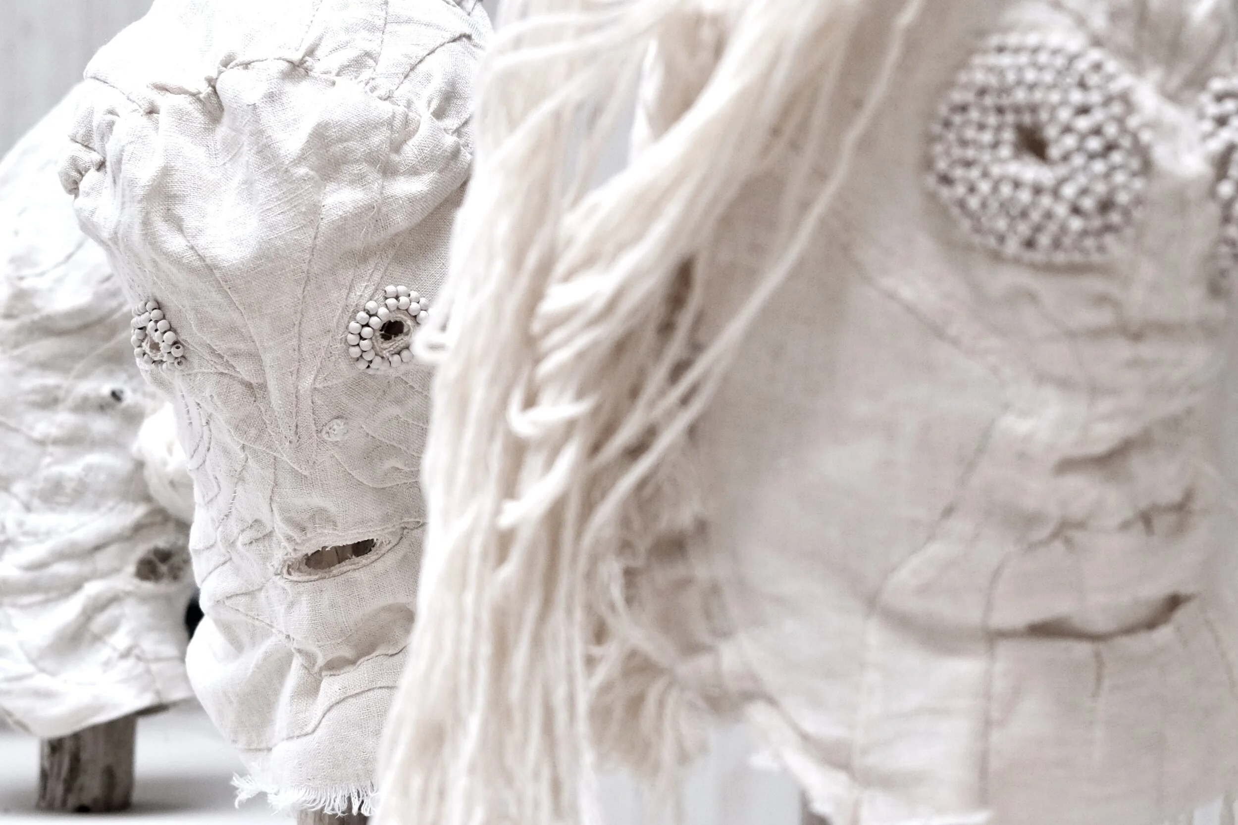   Weisse Masken  2012 – 2021 / Textilien und div. Materialien 